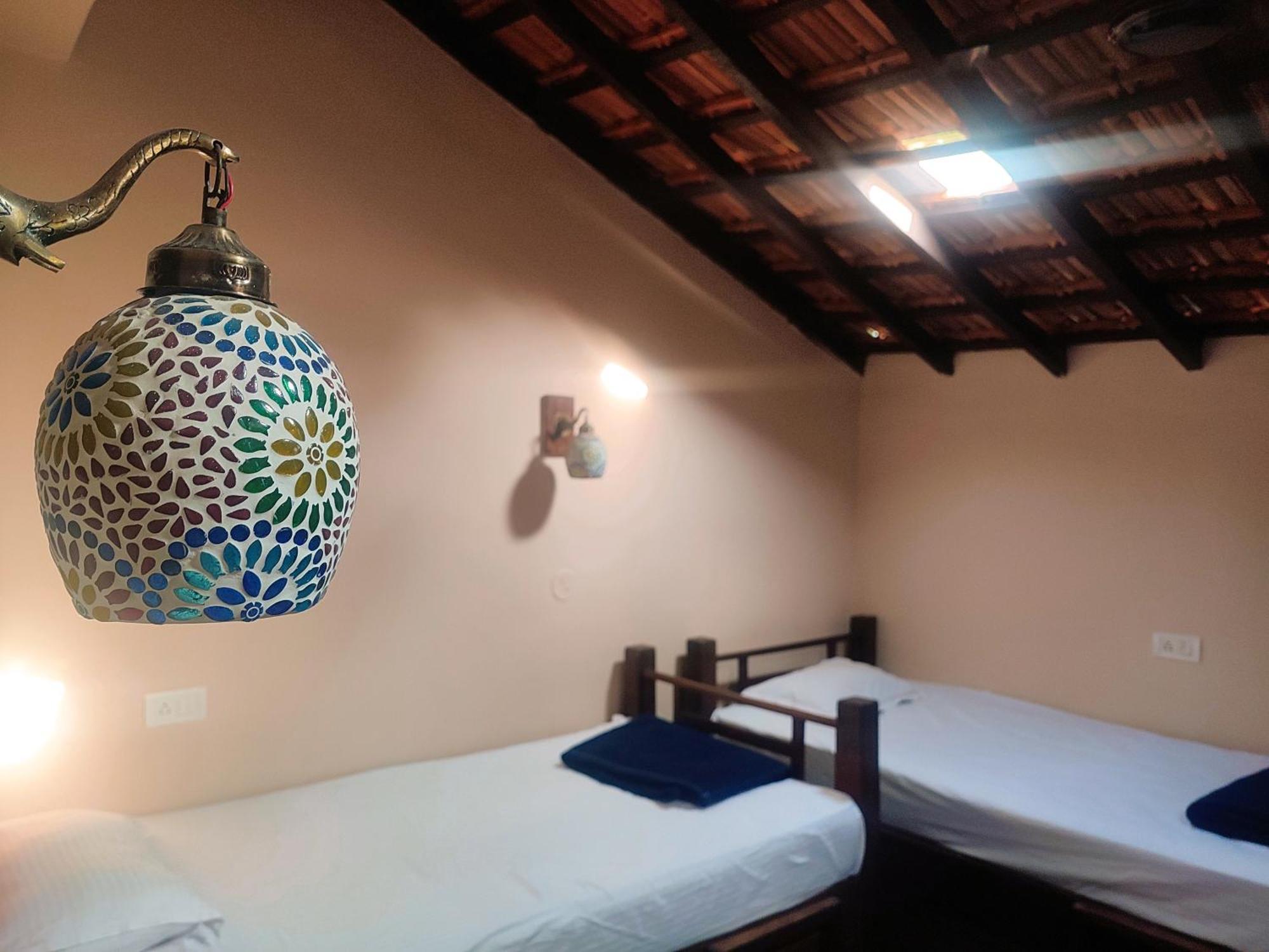 The Funky Monkey Hostel Анжуна Экстерьер фото